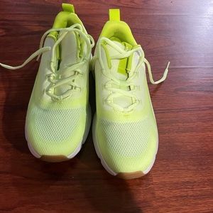 Under Amour- women 7.5 size